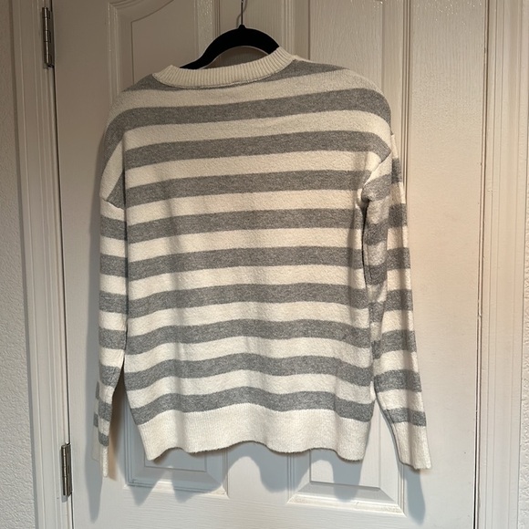 Loft striped Cream Grey Love Heart Soft sweater size M - Picture 9 of 12